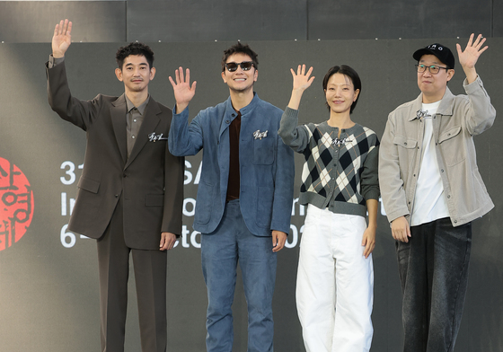 포즈 취하는 '푸른길' 주역들