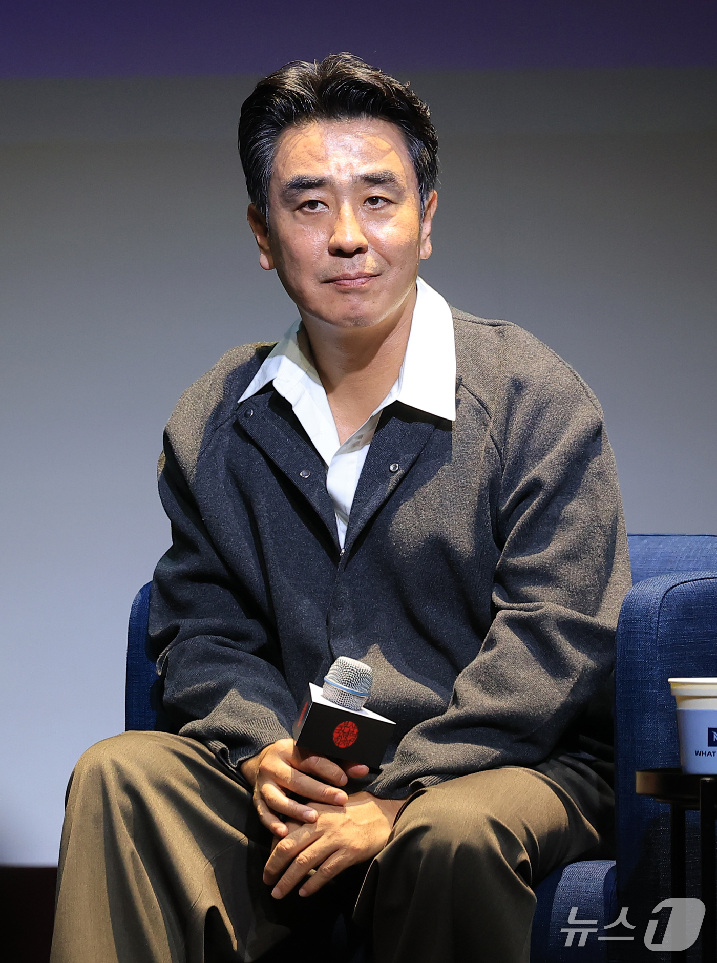 (부산=뉴스1) 권현진 기자 = 배우 류승룡이 9일 부산 해운대구 신세계백화점 센텀시티 문화홀에서 열린 액터스 하우스 행사에 참석해 객석을 바라보고 있다. 2026.10.9/뉴스1 …
