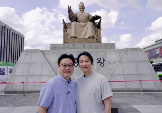 김남길, 한글날 제정 100주년 맞아 스페인 한글학교에 교육 물품 기증