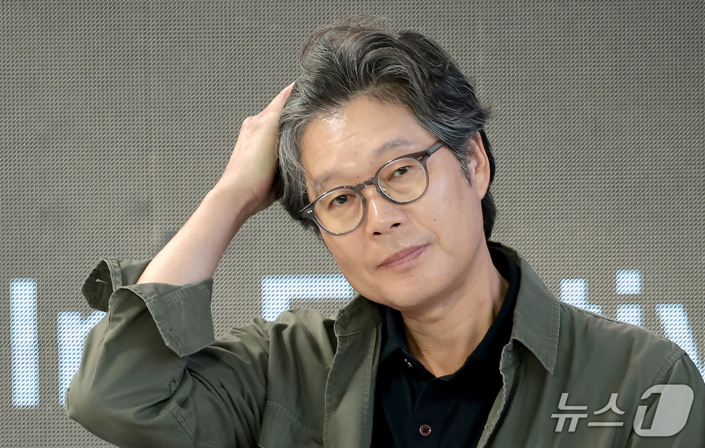 (부산=뉴스1) 권현진 기자 = 배우 유재명이 9일 부산 해운대구 영화의전당 루프씨어터에서 열린 ‘제31회 부산국제영화제화제(BIFF)' 영화 '수능, 출제의 비밀' 오픈 토크’ …