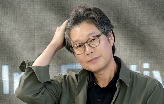 유재명, 근사한 꽃중년