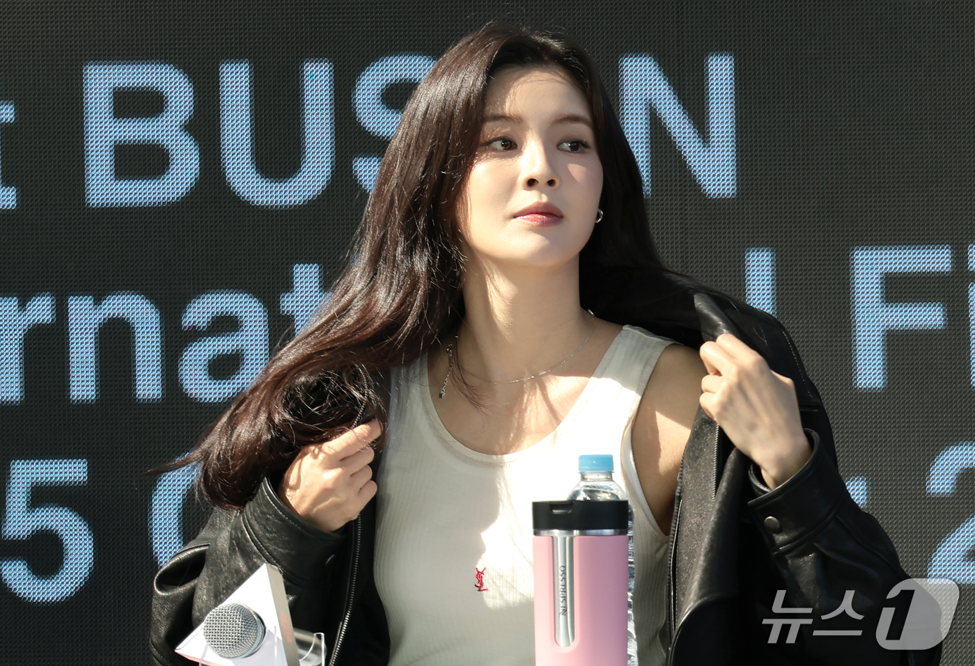 (부산=뉴스1) 권현진 기자 = 배우 이선빈이 9일 부산 해운대구 영화의전당 루프씨어터에서 열린 ‘제31회 부산국제영화제화제(BIFF)' 영화 '수능, 출제의 비밀' 오픈 토크’ …