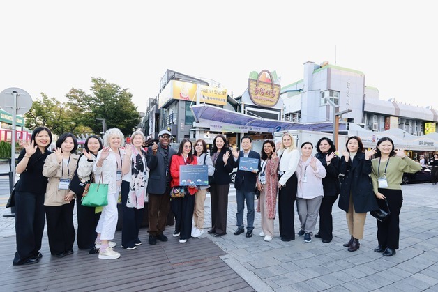 주한외교단, 강원 방문…통일전망대·교통관제시설 둘러봐