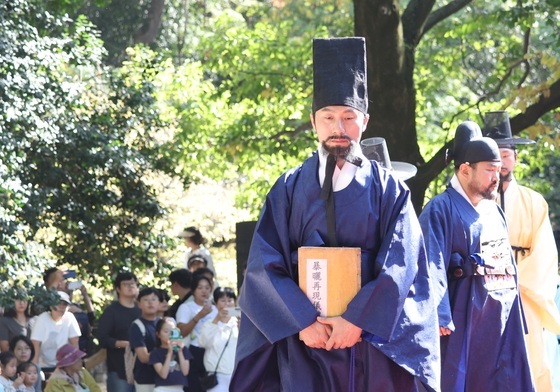 조선왕조실록 지켜낸 전주서 '포쇄' 재현…"직접 보니 신기해요"