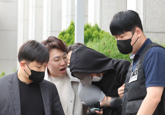 법정 나서는 나주 부부 살인 피의자