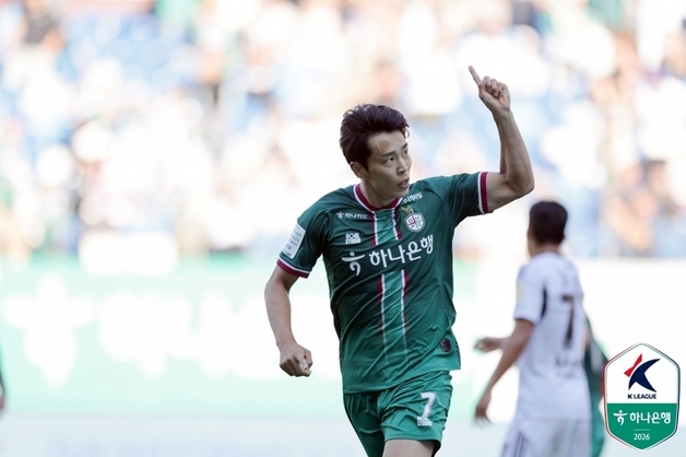 '가을 마사 맹활약' 대전, 2-1 역전승…안방서 18년 만에 전북 제압