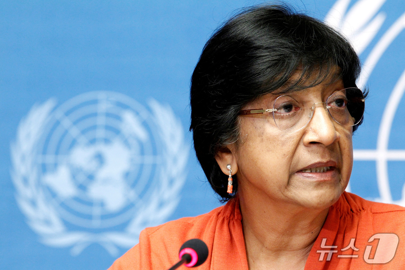 (로이터=뉴스1) 이호윤 기자 = 나비 필라이(Navi Pillay) 전 유엔 인권최고대표가 2026년 노벨 평화상을 수상했다. 사진은 필라이 전 유엔 인권최고대표가 지난 2014 …