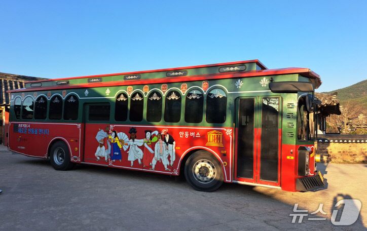 본문 이미지 - 2021년도에 도입되 운영 중인 경북 안동시 트롤리 버스.(부산시의회 제공. 재판매 및 DB금지)