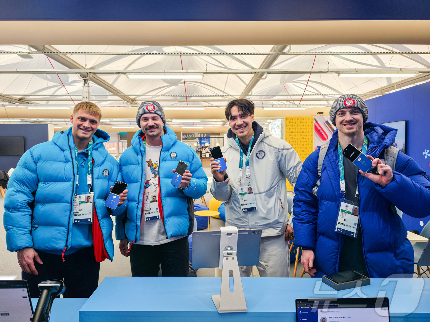 (서울=뉴스1) = 삼성전자가 지난달 30일부터 2026 밀라노 코르티나 동계올림픽 개막을 앞두고 국제올림픽위원회(IOC)와 협력하여 올림픽·패럴림픽 선수촌에서 경기 참가 선수를 …