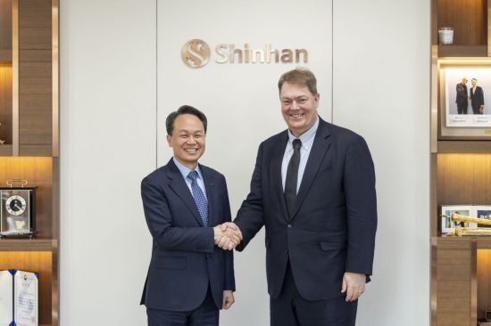 진옥동 신한금융 회장, 씨티그룹과 '디지털 자산' 협력 논의