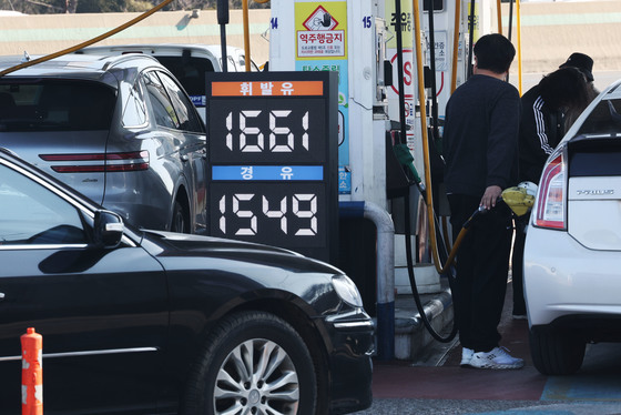 주유소 기름값 9주 연속 하락…"다음주도 하락 지속 전망"