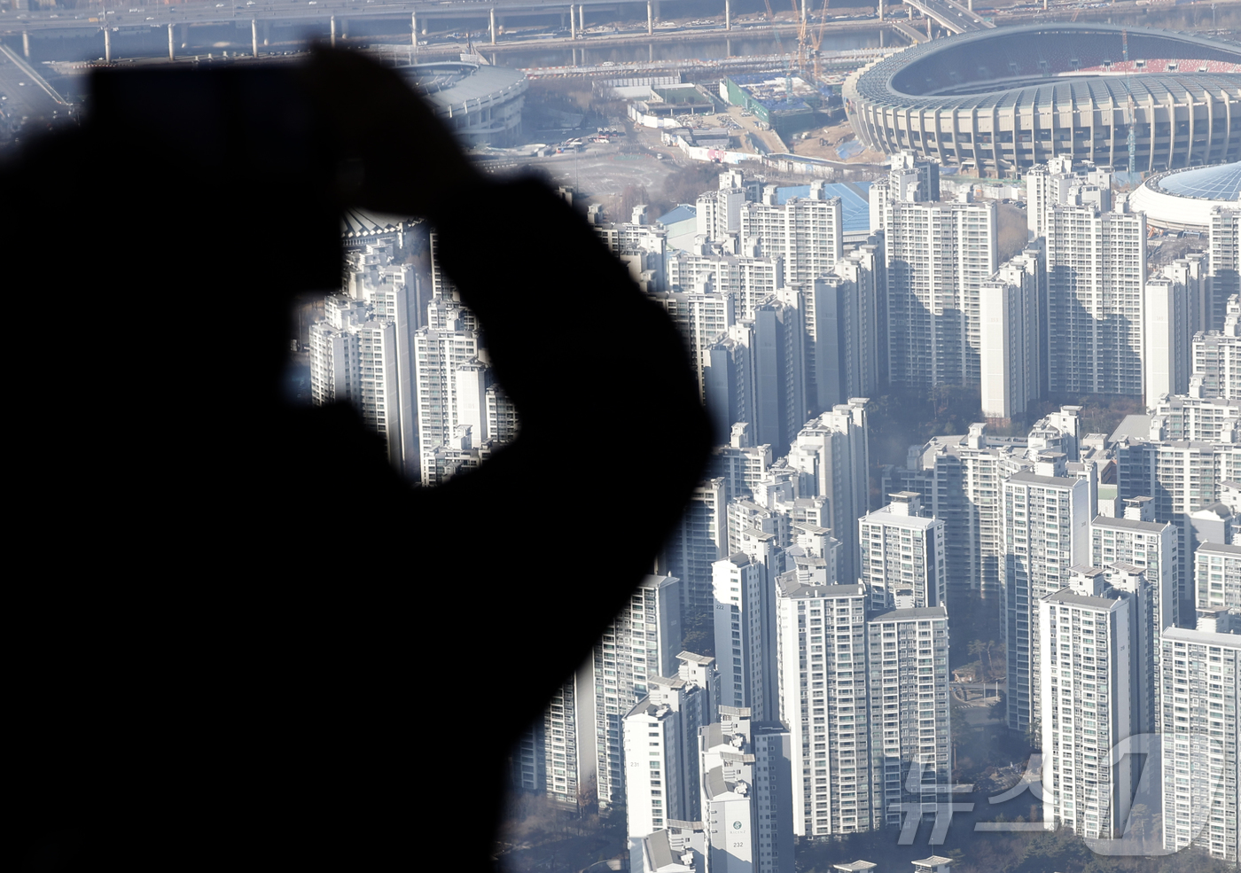 (서울=뉴스1) 박정호 기자 = 이재명 대통령이 "부동산 정상화는 5000피(코스피 5000), 계곡 정비보다 훨씬 쉽고 더 중요한 일"이라며 "이번이 마지막 기회였음을 곧 알게 …