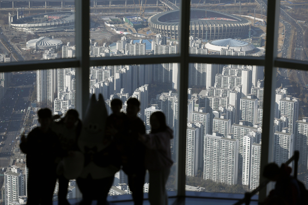 탈서울 2.7만 명 '35년래 최소'…수도권 청년 70%는 '서울행'