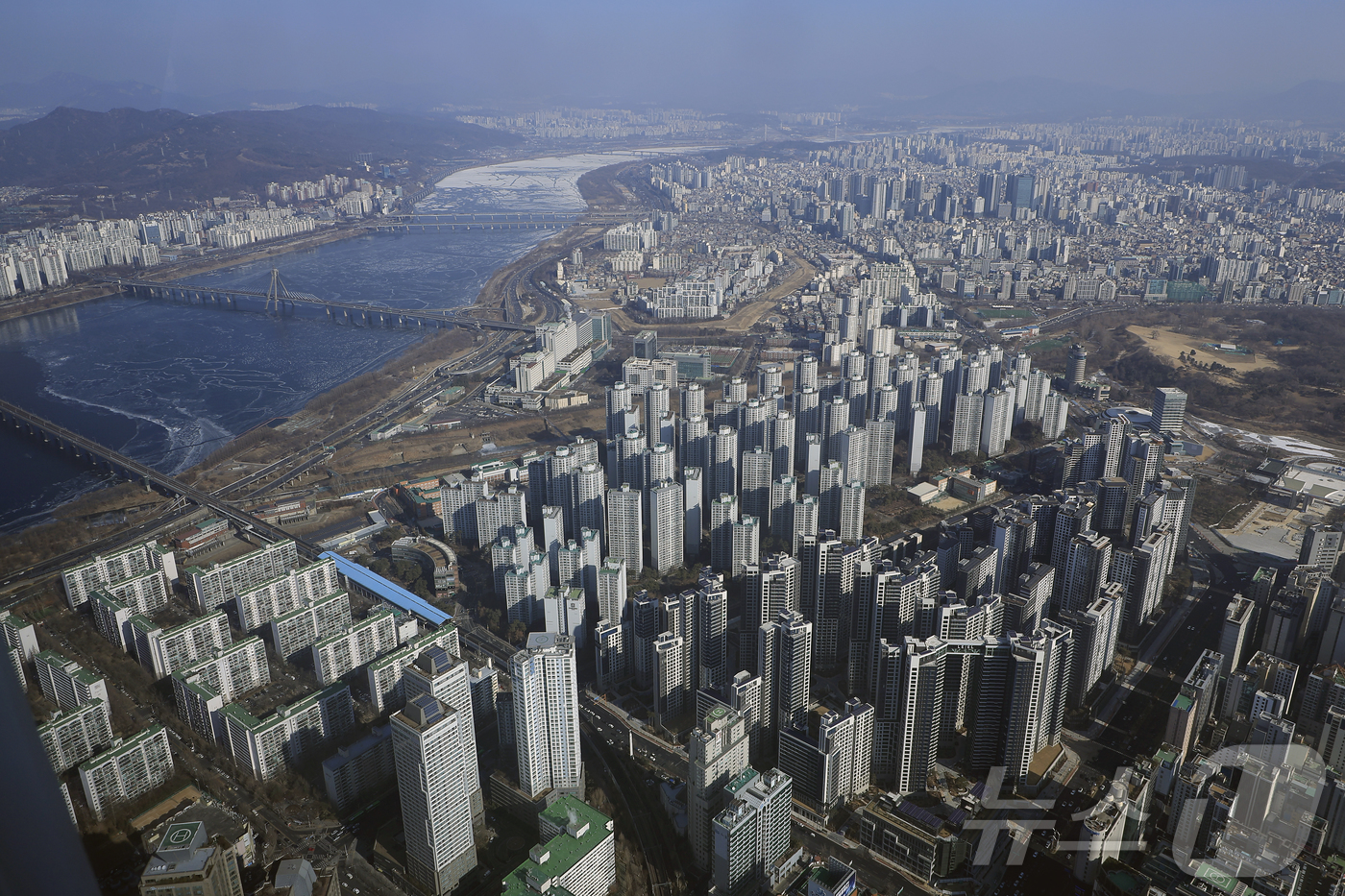 (서울=뉴스1) 박정호 기자 = 이재명 대통령이 "부동산 정상화는 5000피(코스피 5000), 계곡 정비보다 훨씬 쉽고 더 중요한 일"이라며 "이번이 마지막 기회였음을 곧 알게 …