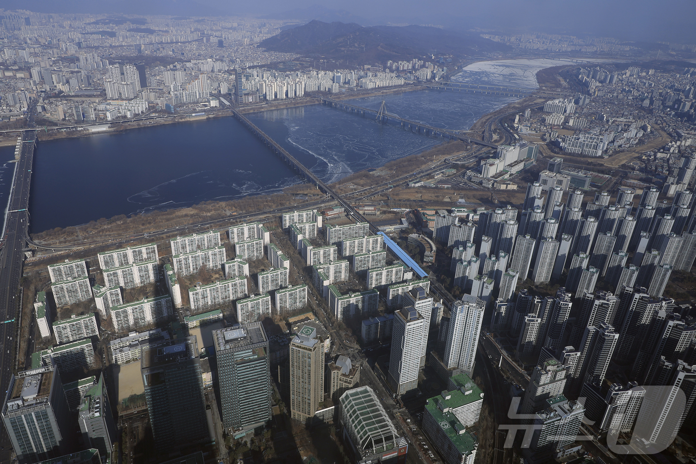 (서울=뉴스1) 박정호 기자 = 이재명 대통령이 "부동산 정상화는 5000피(코스피 5000), 계곡 정비보다 훨씬 쉽고 더 중요한 일"이라며 "이번이 마지막 기회였음을 곧 알게 …