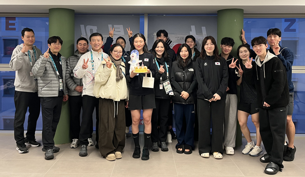 심석희 생일 축하해주는 동료들