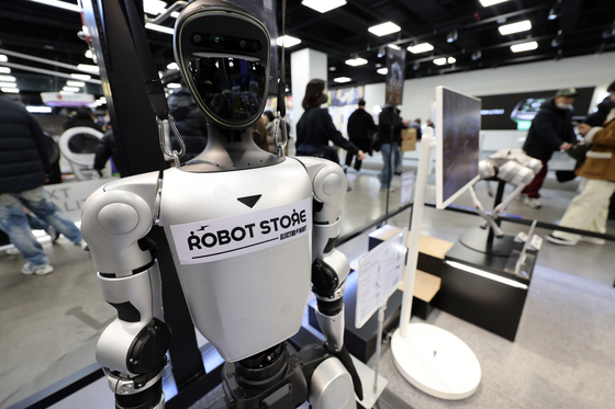 '국내 최초'…마트에서 "로봇 팝니다"