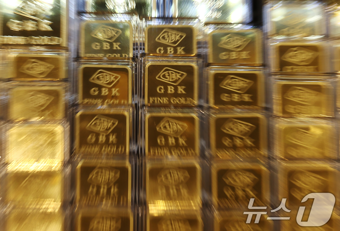 (서울=뉴스1) 김민지 기자 = 도널드 트럼프 미국 대통령이 케빈 워시 전 연방준비제도(Fed) 이사를 차기 연준 의장 후보로 지명하면서 국제 은 가격이 31%, 금 가격이 11% …