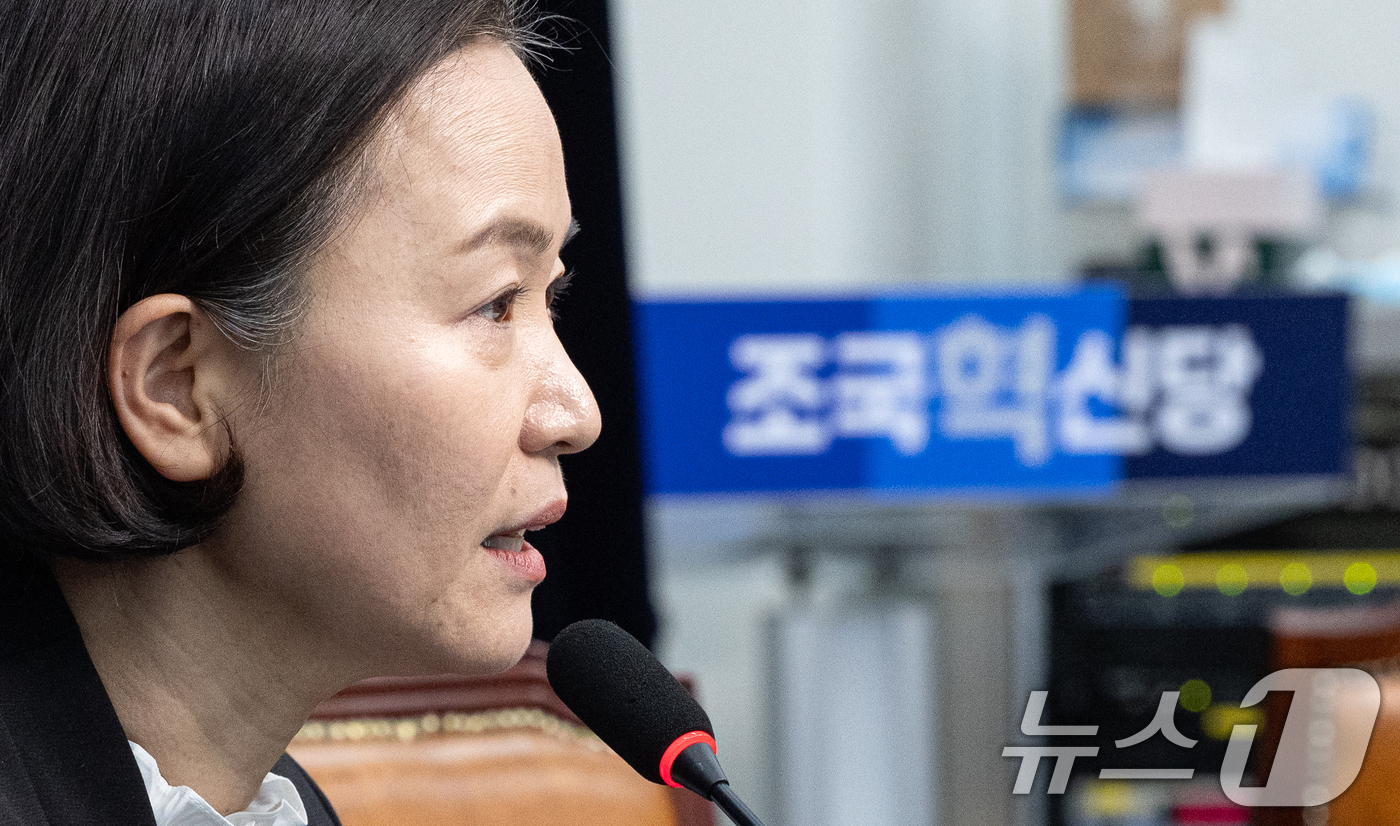 (서울=뉴스1) 이승배 기자 = 이해민 조국혁신당 사무총장이 1일 서울 여의도 국회에서 더불어민주당의 합당 제안 등과 관련 현안 기자간담회를 하고 있다. 2026.2.1/뉴스1