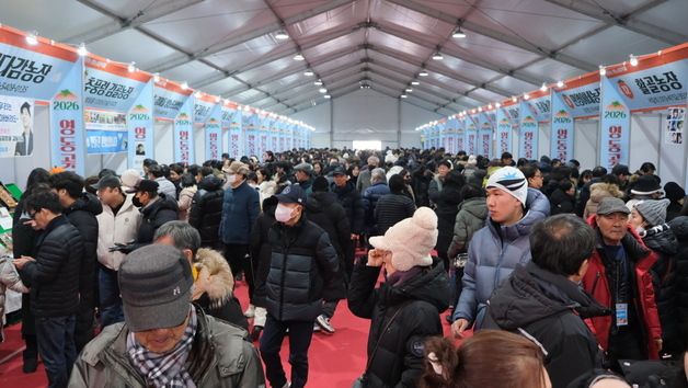 '감고을' 영동곶감축제 이름값 톡톡…사흘간 11억원어치 판매