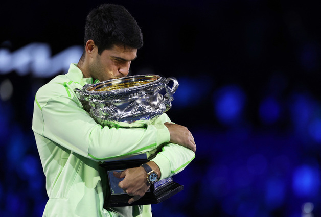 알카라스 '소중한 우승컵'