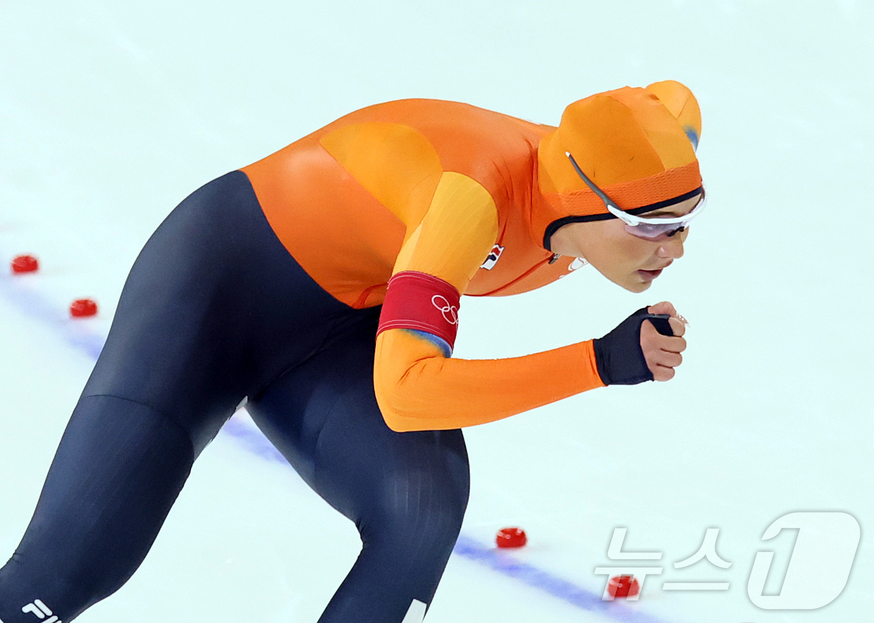 (밀라노=뉴스1) 김진환 기자 = 네덜란드 스피드스케이팅 유타 레이르담이 9일(현지시간) 이탈리아 밀라노 스피드스케이팅 스타디움에서 열린 여자 1000m에 출전해 역주하고 있다.유 …