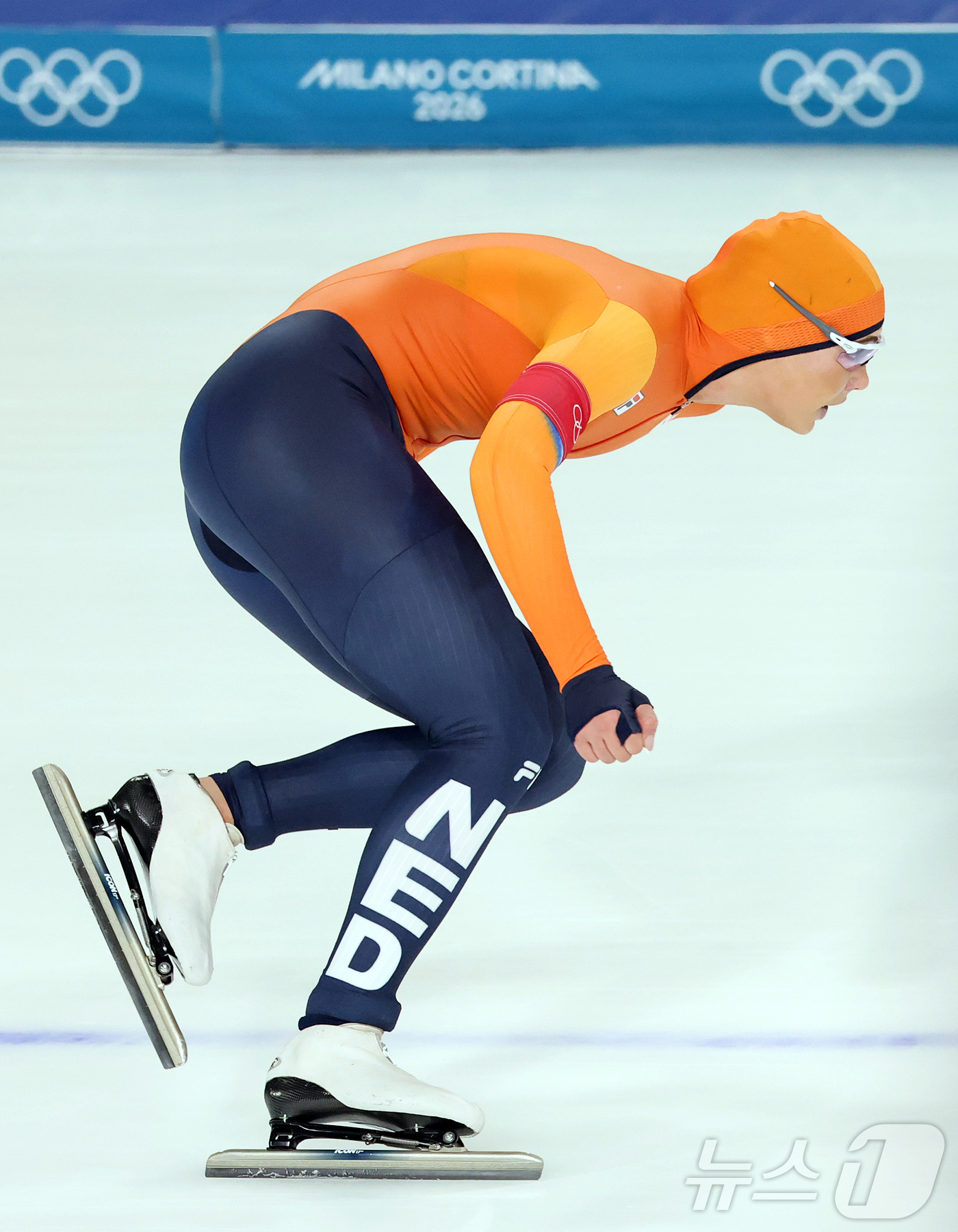 (밀라노=뉴스1) 김진환 기자 = 네덜란드 스피드스케이팅 유타 레이르담이 9일(현지시간) 이탈리아 밀라노 스피드스케이팅 스타디움에서 열린 여자 1000m에 출전해 역주하고 있다.유 …