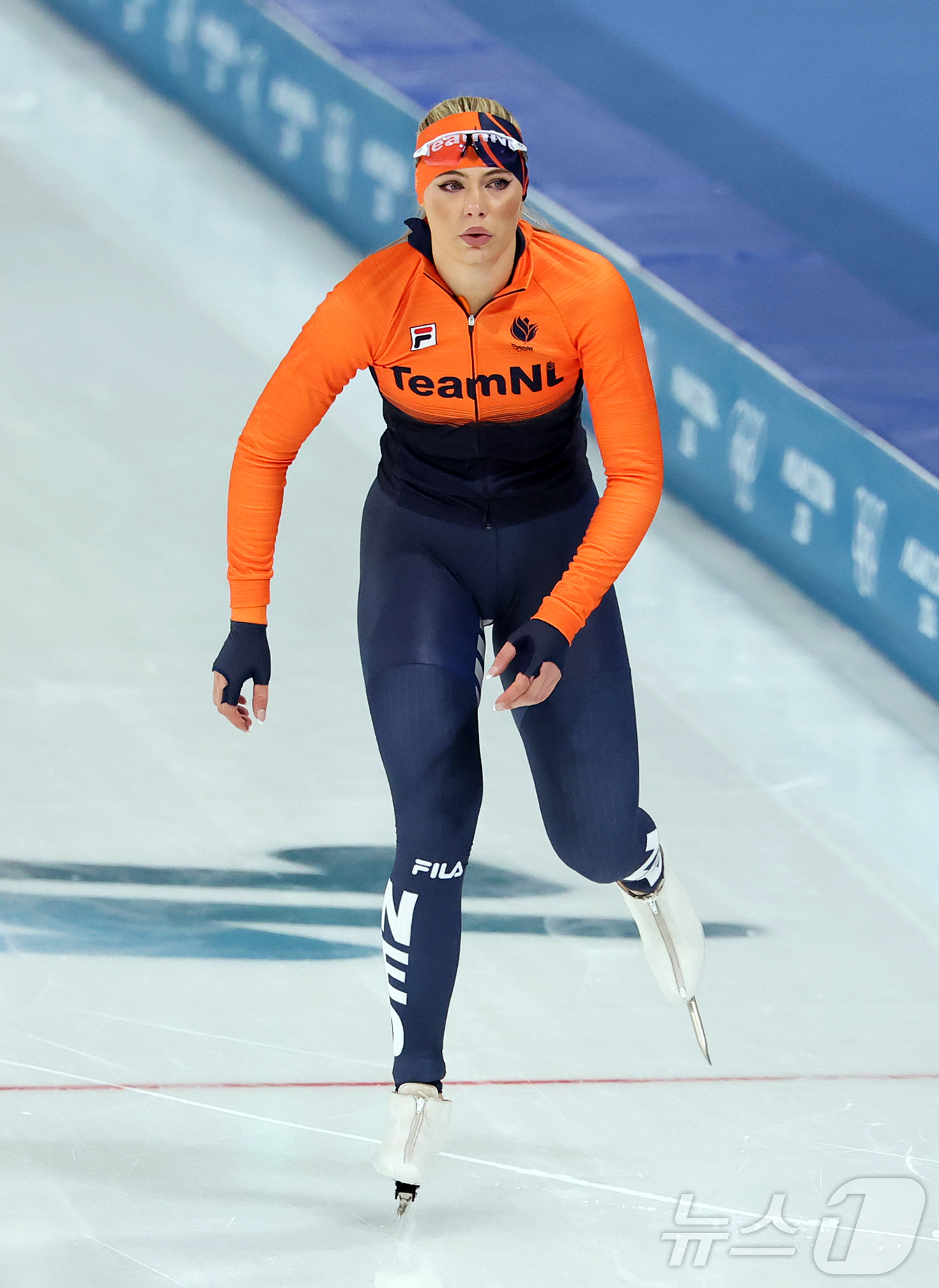 (밀라노=뉴스1) 김진환 기자 = 네덜란드 스피드스케이팅 유타 레이르담이 9일(현지시간) 이탈리아 밀라노 스피드스케이팅 스타디움에서 열리는 여자 1000m 경기를 앞두고 몸을 풀고 …