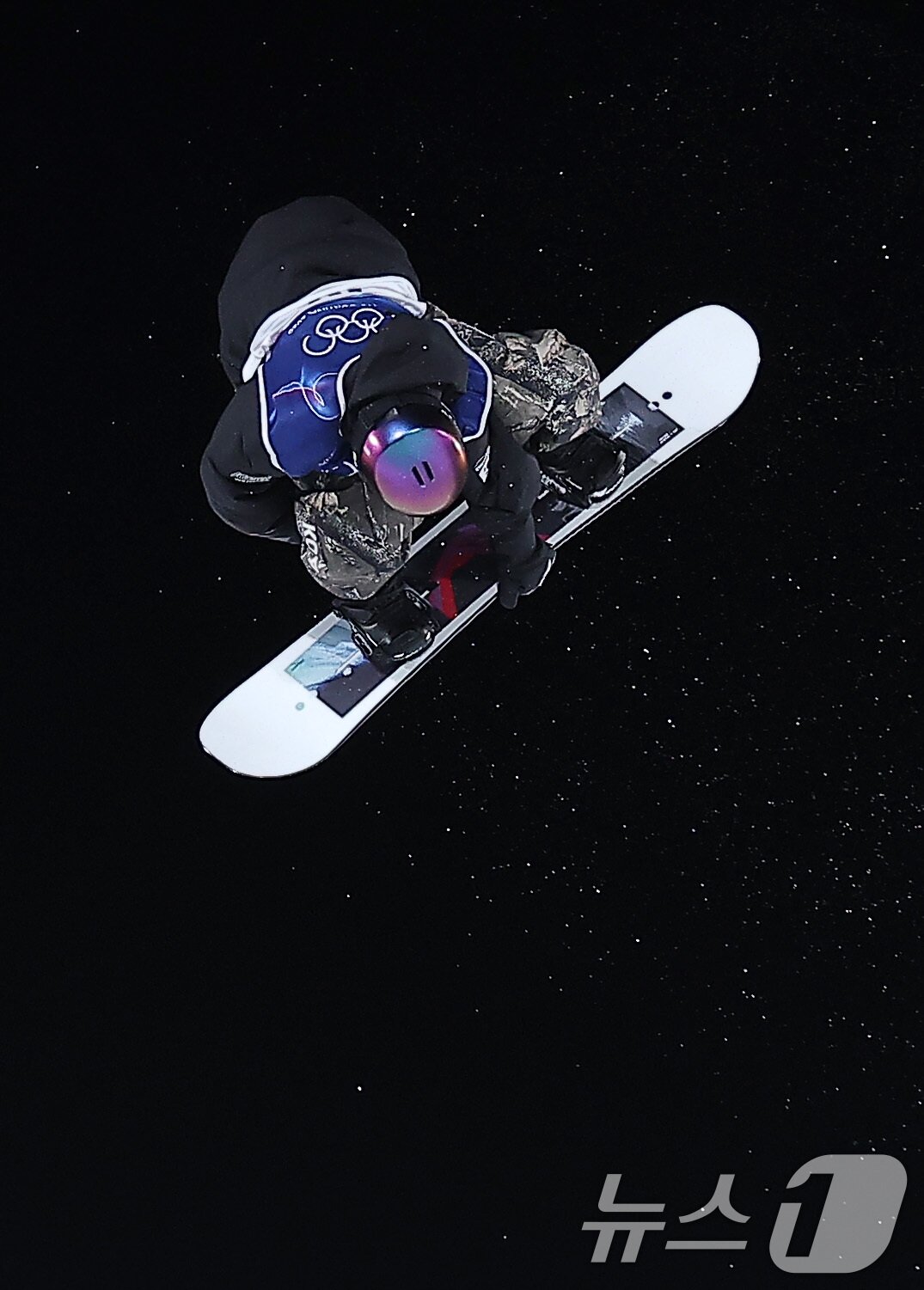 본문 이미지 - 스노보드 유승은이 9일(현지시간) 이탈리아 리비뇨 스노파크에서 열린 2026 밀라노·코르티나담페초 동계올림픽 스노보드 여자 빅에어 결선에서 묘기를 부리고 있다. 2026.2.10 ⓒ 뉴스1 김성진 기자