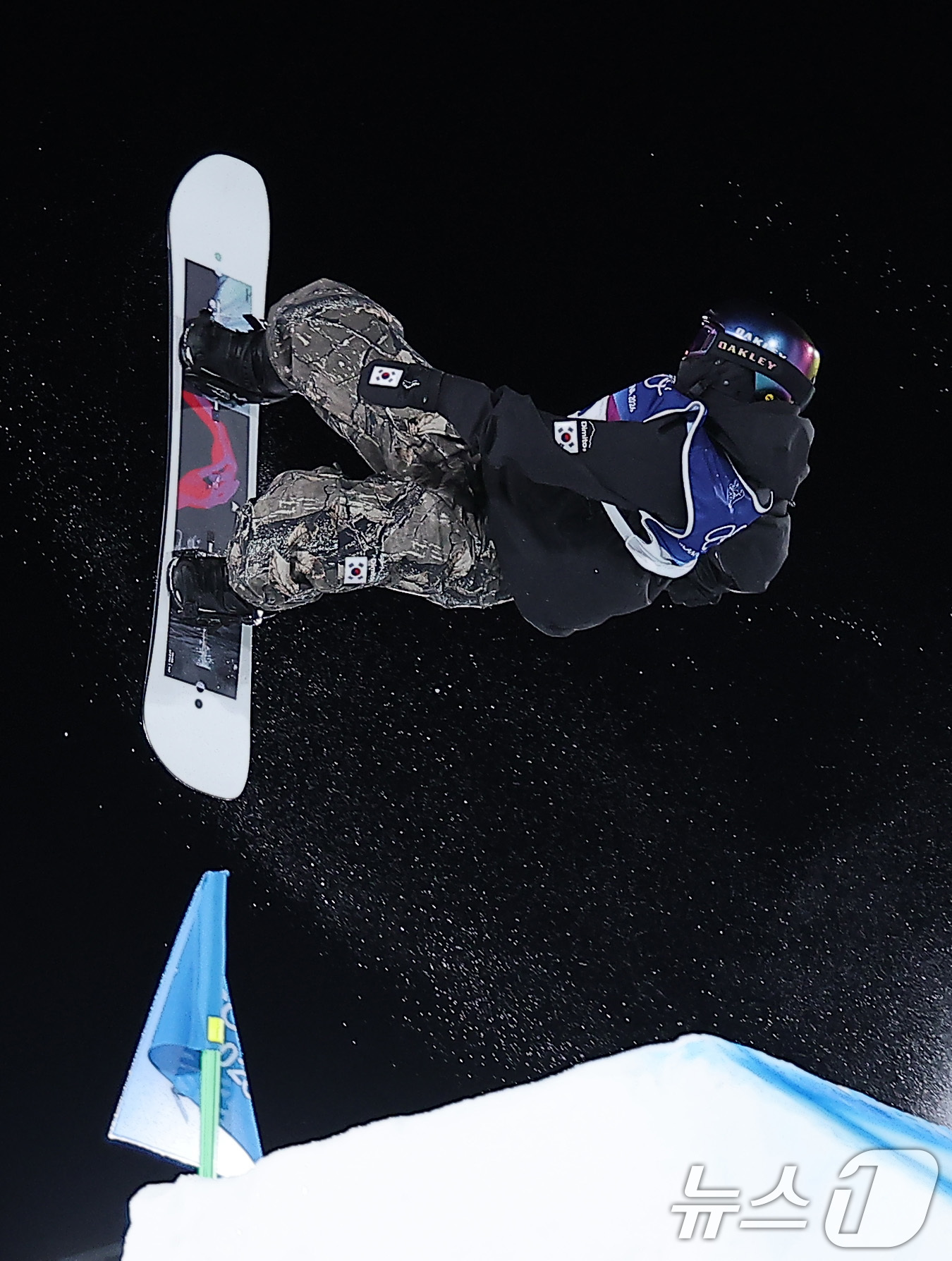 (리비뇨=뉴스1) 김성진 기자 = 스노보드 유승은이 9일(현지시간) 이탈리아 리비뇨 스노파크에서 열린 2026 밀라노·코르티나담페초 동계올림픽 스노보드 여자 빅에어 결선에서 묘기를 …