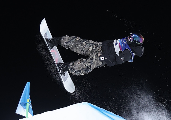 공중 묘기 선보이는 유승은