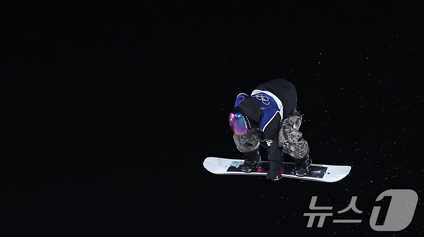 (리비뇨=뉴스1) 김성진 기자 = 스노보드 유승은이 9일(현지시간) 이탈리아 리비뇨 스노파크에서 열린 2026 밀라노·코르티나담페초 동계올림픽 스노보드 여자 빅에어 결선에서 묘기를 …