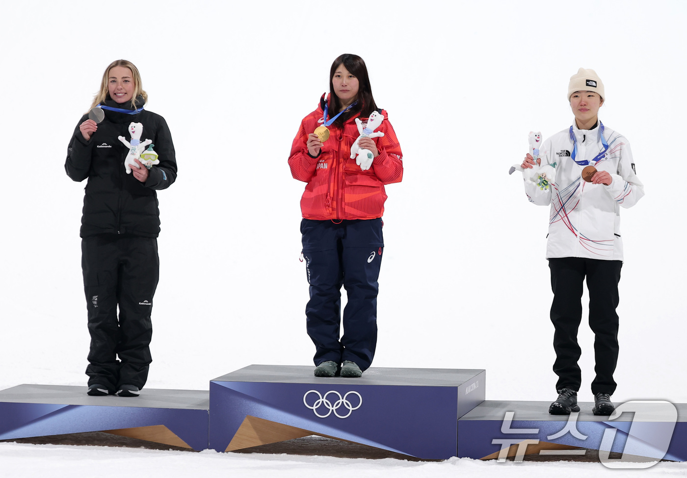 (리비뇨=뉴스1) 김성진 기자 = 스노보드 유승은이 9일(현지시간) 이탈리아 리비뇨 스노파크에서 열린 2026 밀라노·코르티나담페초 동계올림픽 스노보드 여자 빅에어 결선에서 동메달 …