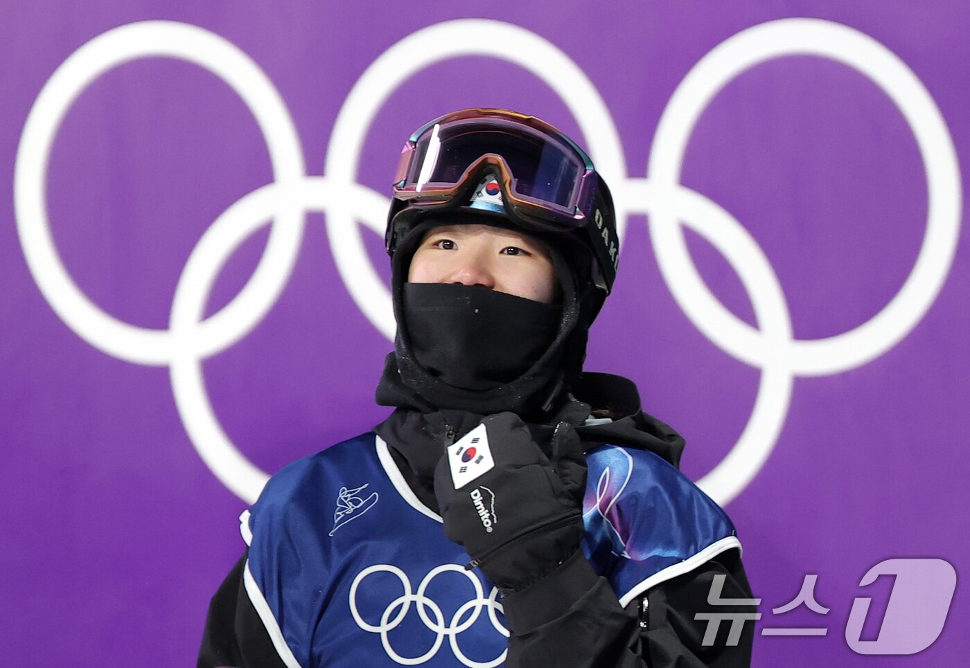 본문 이미지 - 스노보드 유승은이 9일(현지시간) 이탈리아 리비뇨 스노파크에서 열린 2026 밀라노·코르티나담페초 동계올림픽 스노보드 여자 빅에어 결선 3차 시기를 마친 후 결과를 기다리고 있다. 2026.2.10 ⓒ 뉴스1 김성진 기자