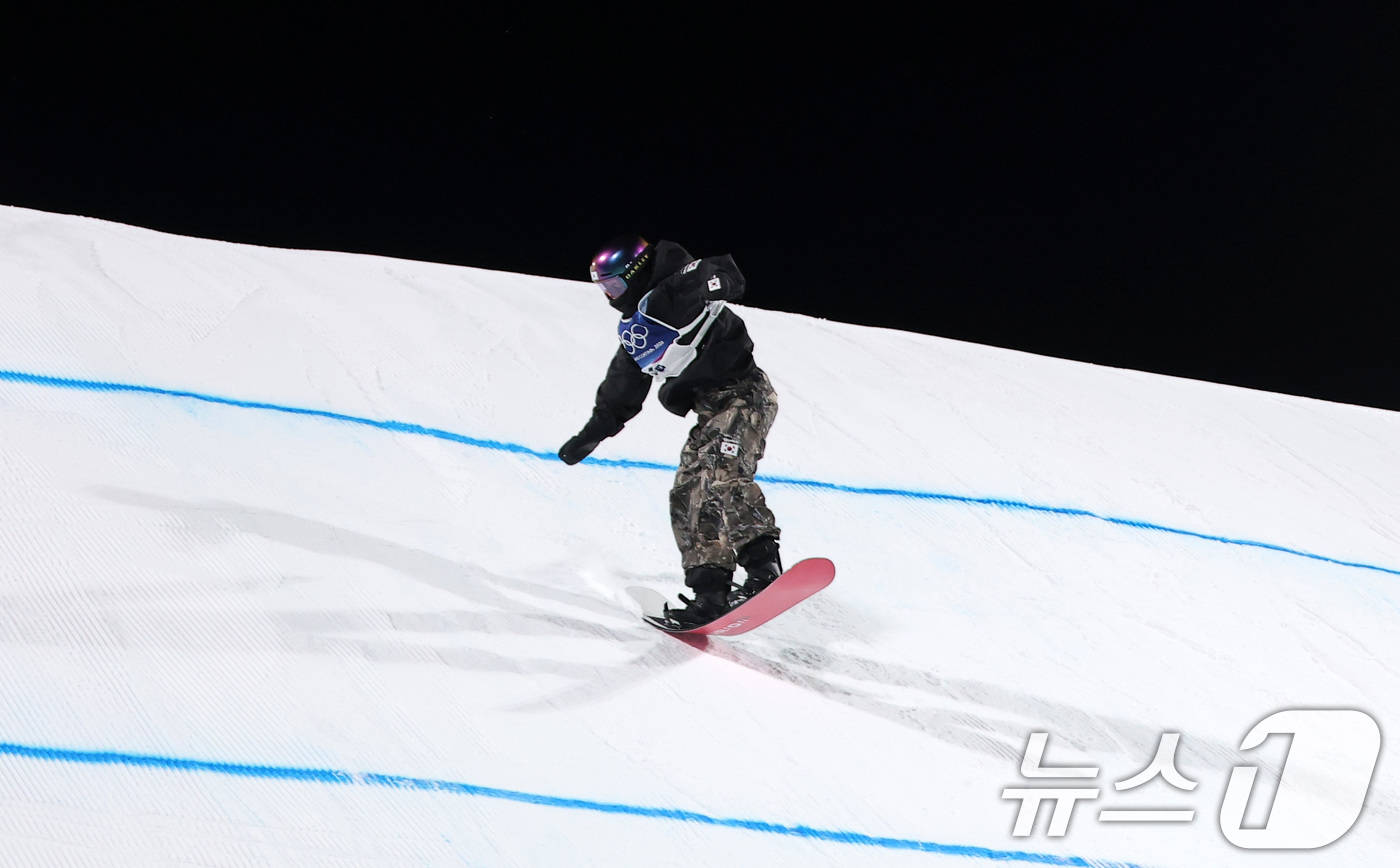 (리비뇨=뉴스1) 김성진 기자 = 스노보드 유승은이 9일(현지시간) 이탈리아 리비뇨 스노파크에서 열린 2026 밀라노·코르티나담페초 동계올림픽 스노보드 여자 빅에어 결선 2차 시기 …