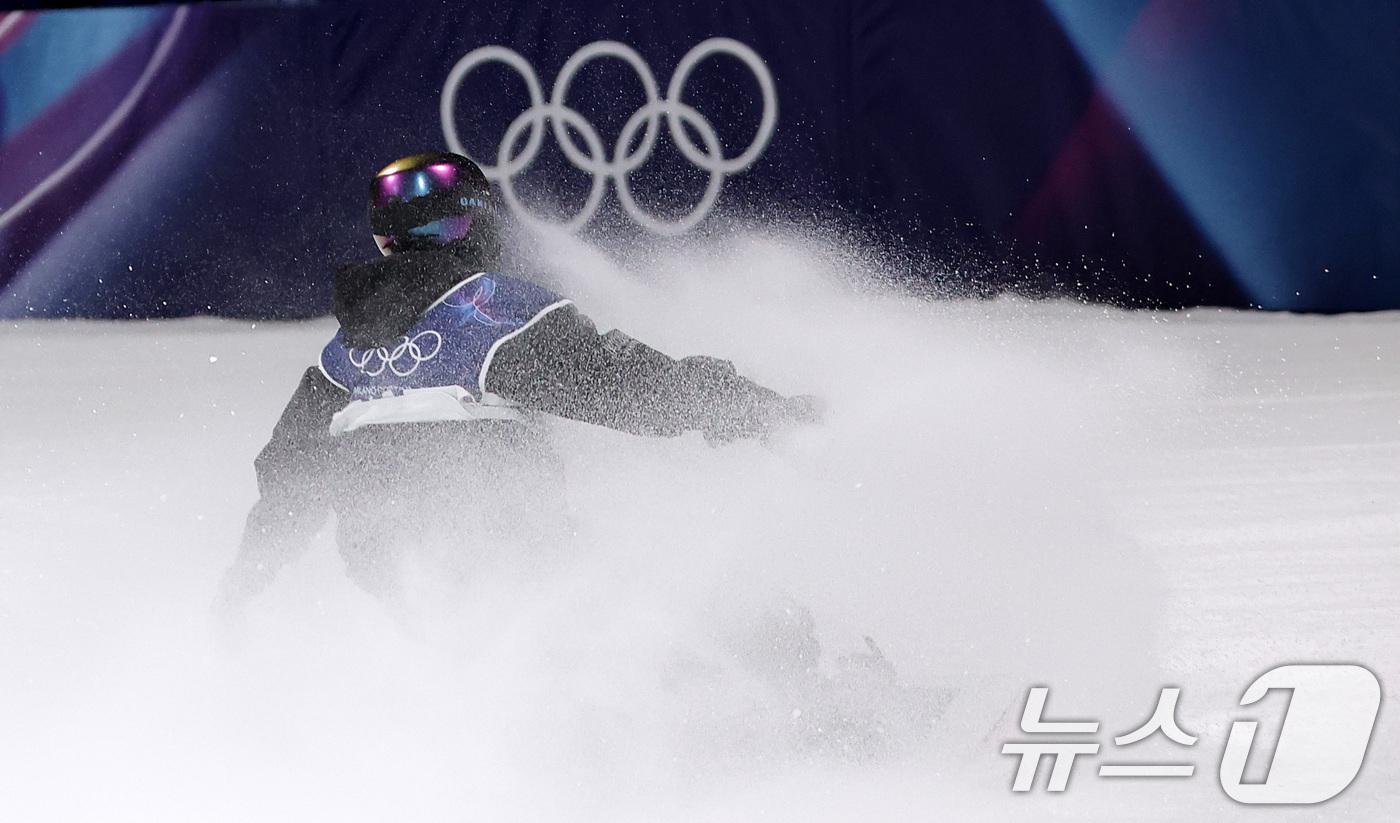 (리비뇨=뉴스1) 김성진 기자 = 스노보드 유승은이 9일(현지시간) 이탈리아 리비뇨 스노파크에서 열린 2026 밀라노·코르티나담페초 동계올림픽 스노보드 여자 빅에어 결선 2차 시기 …