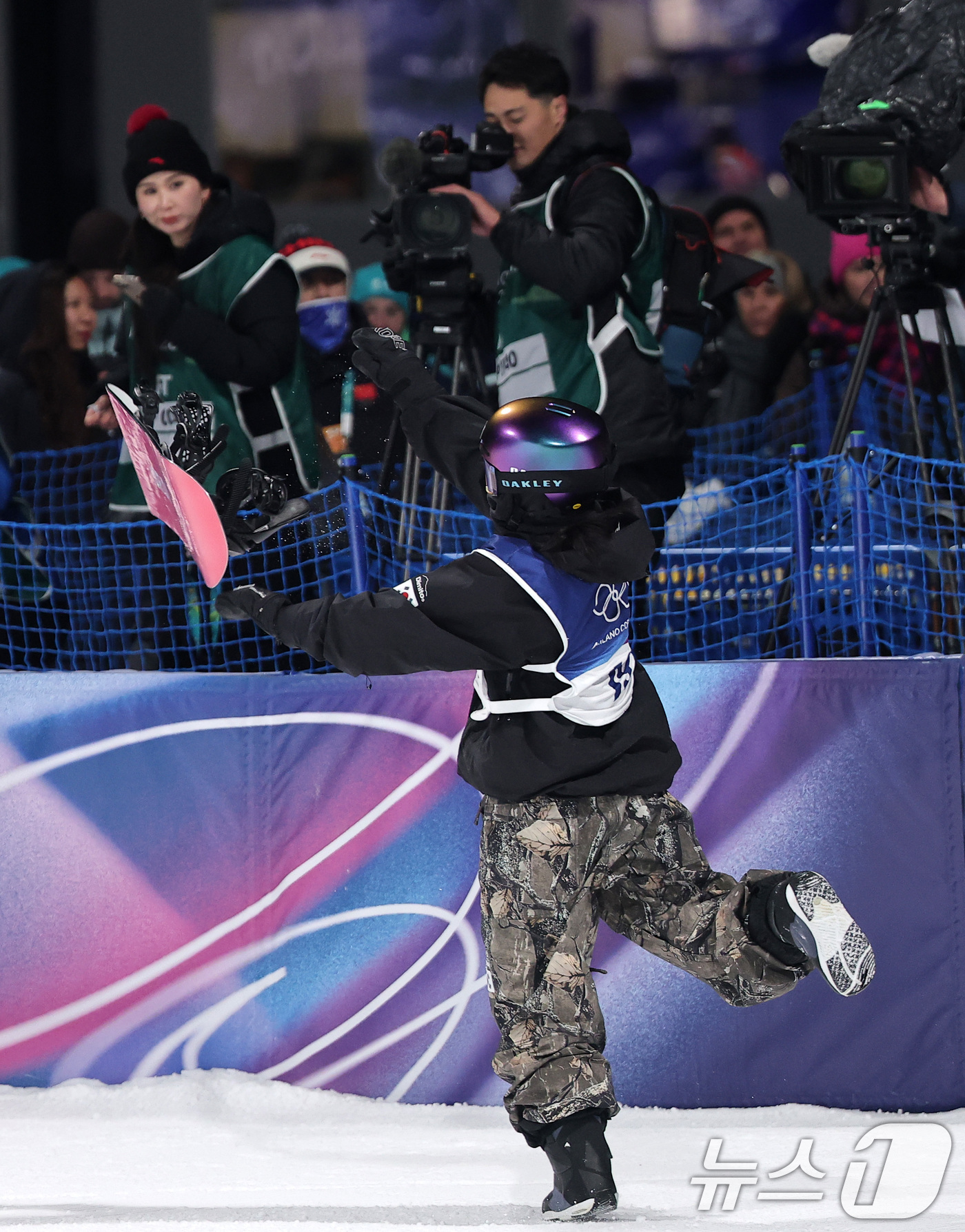 (리비뇨=뉴스1) 김성진 기자 = 스노보드 유승은이 9일(현지시간) 이탈리아 리비뇨 스노파크에서 열린 2026 밀라노·코르티나담페초 동계올림픽 스노보드 여자 빅에어 결선 2차 시기 …