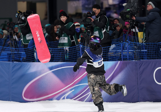 당찬 '여고생' 유승은, 스노보드 내던지며 자신감 발산[올림픽]