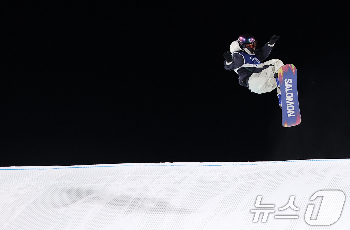 (리비뇨=뉴스1) 김성진 기자 = 일본 무라세 코코모가 9일(현지시간) 이탈리아 리비뇨 스노파크에서 열린 2026 밀라노·코르티나담페초 동계올림픽 스노보드 여자 빅에어 결선 3차 …