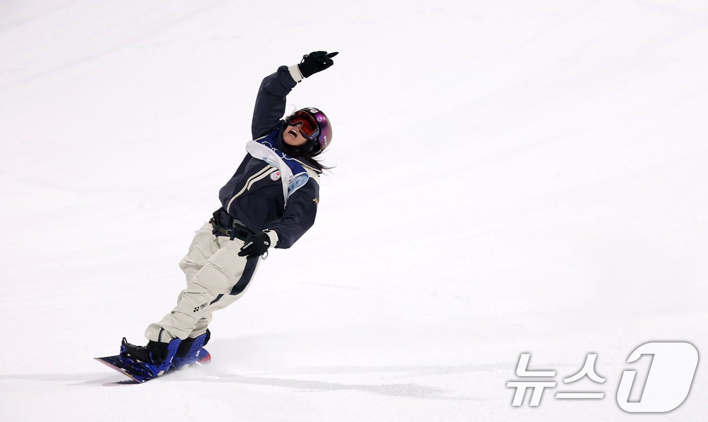 (리비뇨=뉴스1) 김성진 기자 = 일본 무라세 코코모가 9일(현지시간) 이탈리아 리비뇨 스노파크에서 열린 2026 밀라노·코르티나담페초 동계올림픽 스노보드 여자 빅에어 결선 3차 …