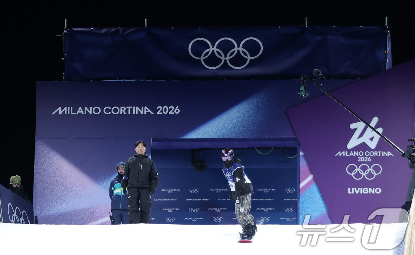 (리비뇨=뉴스1) 김성진 기자 = 스노보드 유승은이 9일(현지시간) 이탈리아 리비뇨 스노파크에서 열린 2026 밀라노·코르티나담페초 동계올림픽 스노보드 여자 빅에어 결선에서 3차 …