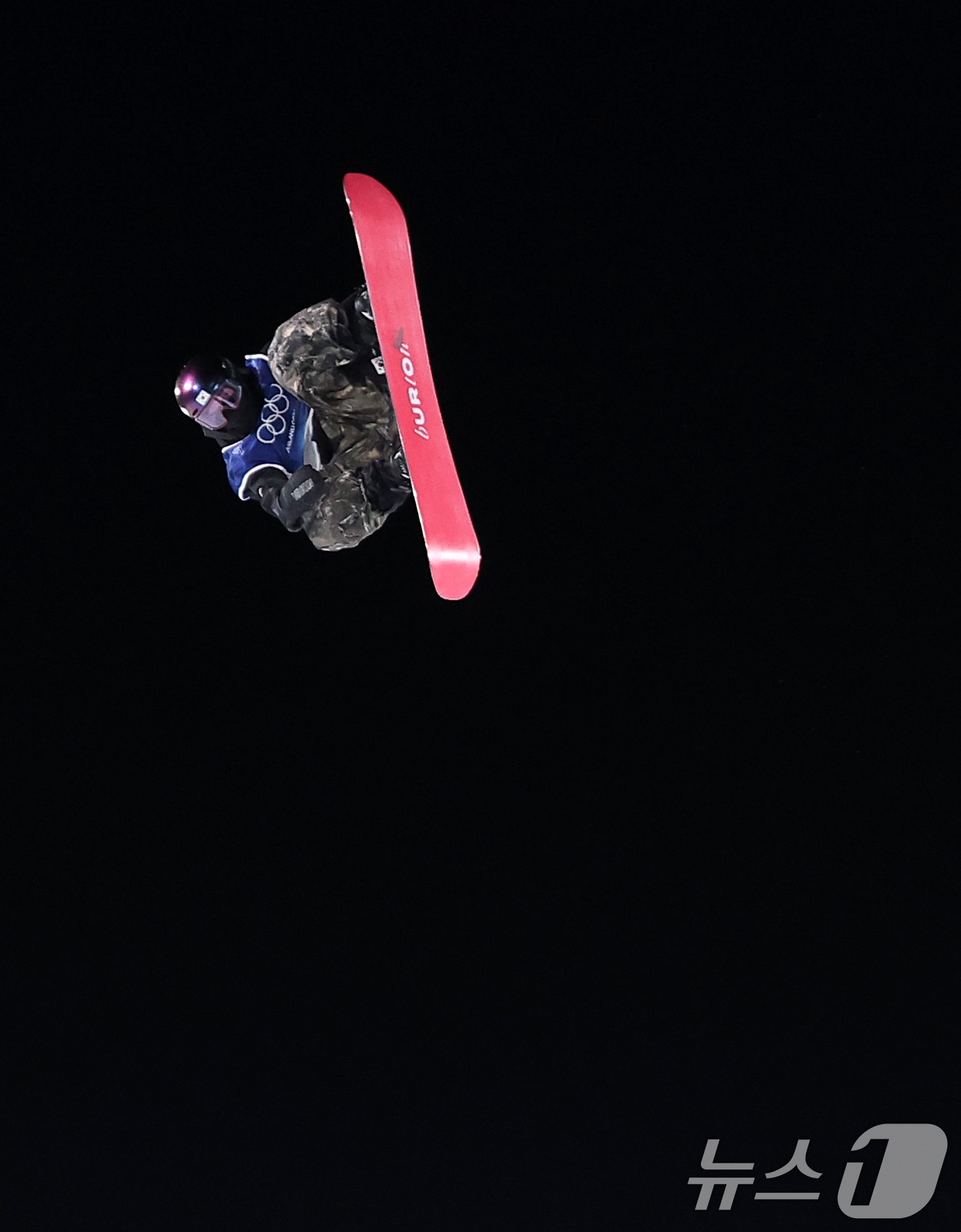 (리비뇨=뉴스1) 김성진 기자 = 스노보드 유승은이 9일(현지시간) 이탈리아 리비뇨 스노파크에서 열린 2026 밀라노·코르티나담페초 동계올림픽 스노보드 여자 빅에어 결선에서 묘기를 …