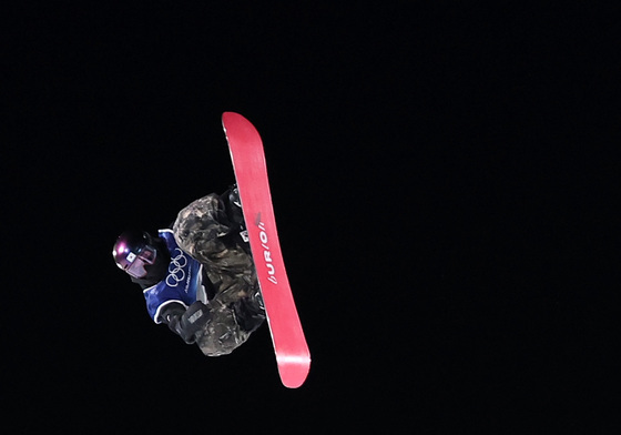 공중을 나는 유승은