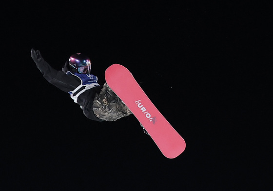 공중을 나는 유승은