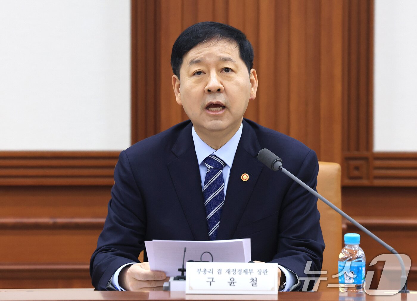 본문 이미지 - 구윤철 경제부총리 겸 재정경제부 장관이 10일 서울 종로구 정부서울청사에서 열린 대외경제 장관회의에서 모두발언을 하고 있다. 2026.2.10 ⓒ 뉴스1 임세영 기자