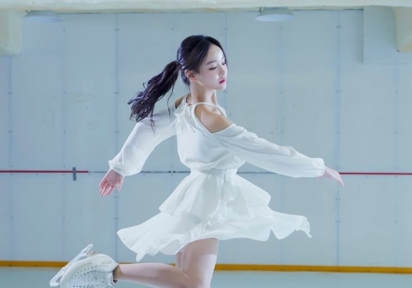 "김연아보다 더 예쁘다"…피겨 해설 임은수 미모 외신도 '들썩'