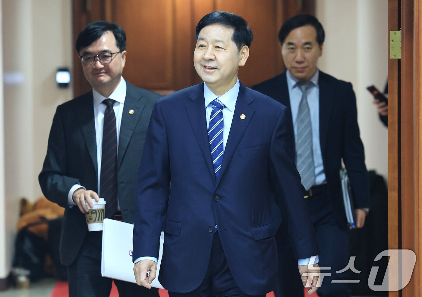 본문 이미지 - 구윤철 경제부총리 겸 재정경제부 장관이 10일 서울 종로구 정부서울청사에서 열린 대외경제 장관회의에 참석하고 있다. 2026.2.10 ⓒ 뉴스1 임세영 기자