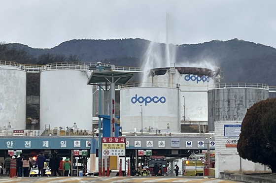 "펑 소리 후 불길"…경산저유소 옥외탱크 폭발·화재(종합)