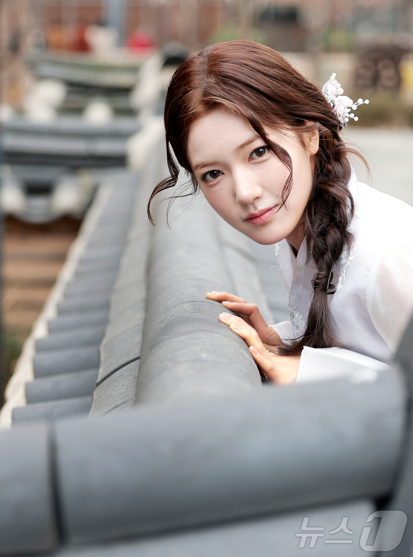 (서울=뉴스1) 권현진 기자 = 그룹 앳하트 서현이 서울 종로구 뉴스1 인근에서 열린 인터뷰에 앞서 한복을 곱게 차려 입고 새해 인사를 하고 있다.