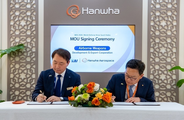 한화에어로-KAI, KF-21 탑재 항공 무장 국산화 협력…공동수출 추진
